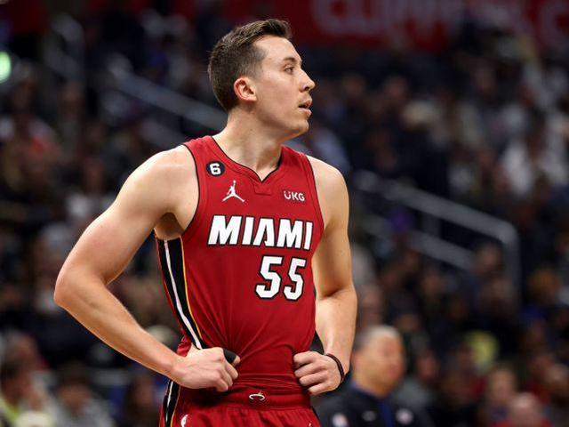 包含转会期突围战来临，迈阿密热火围绕法国杯调整名单，管理层满意，细节决定成败的词条